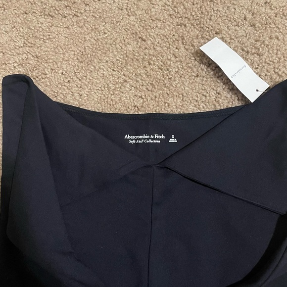 NWT! Abercrombie Double-Layered Seamless Fabric Halter Cutout
Bodysuit BLACK S - Picture 5 of 7